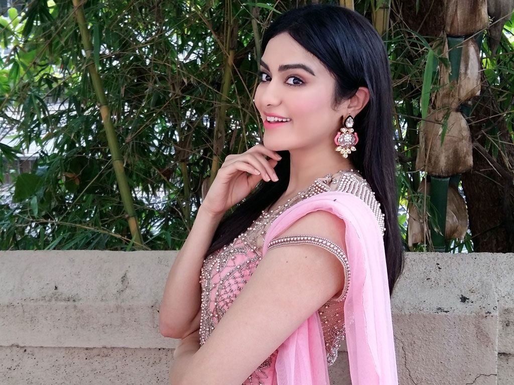 Adah Sharma Cute Smiling And Side Looking Image