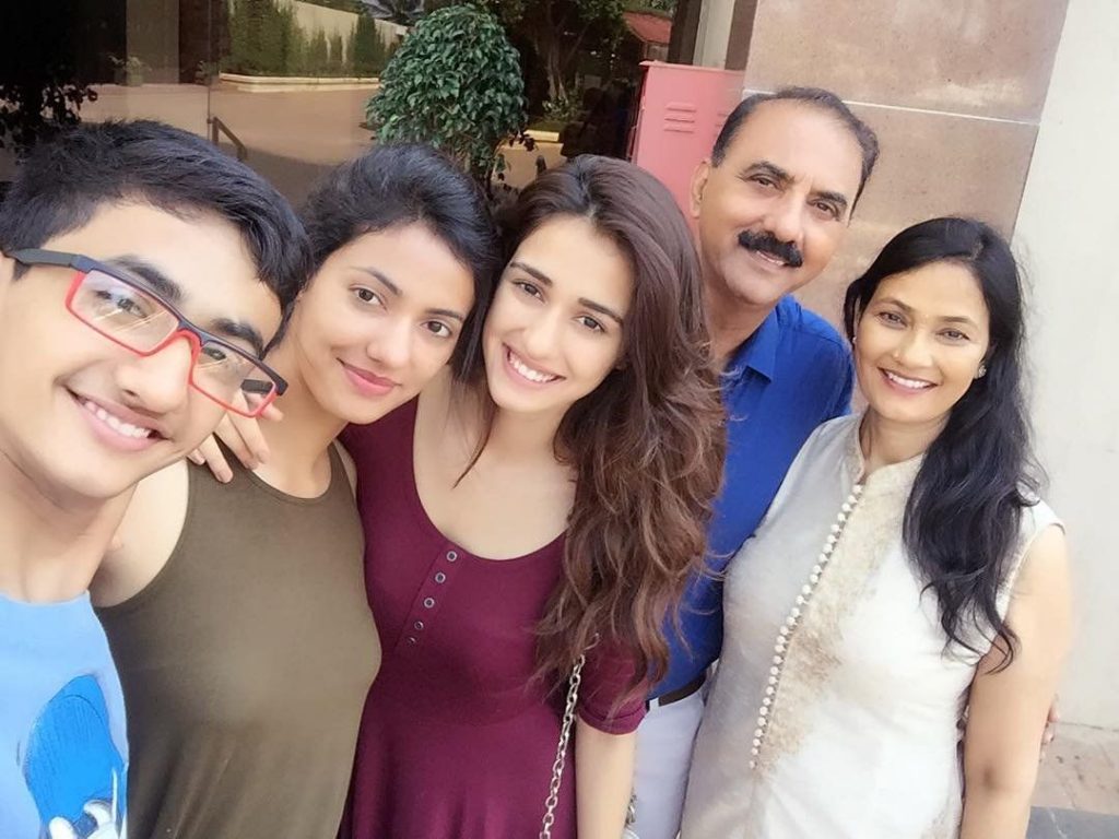 Disha Patani Cute Family Selfie Image