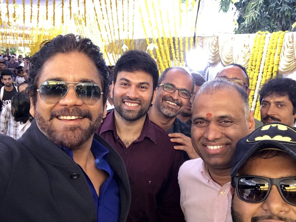 Nagarjuna Akkineni And Friends Selfie Image