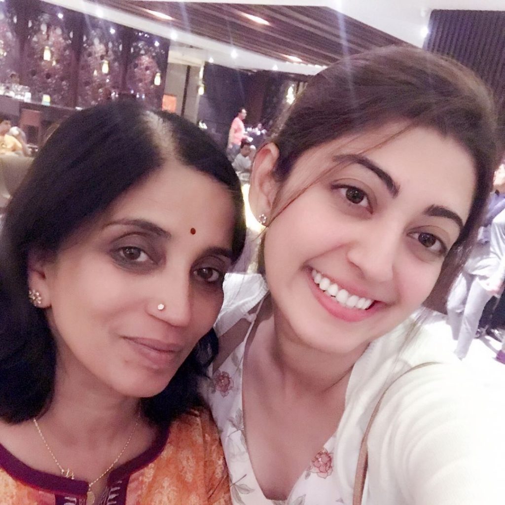 Pranitha Subhash With Her Mother Selfie Image