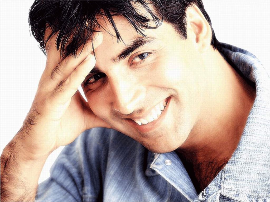 Akshay Kumar Hot Look And Romantic Smile Pics
