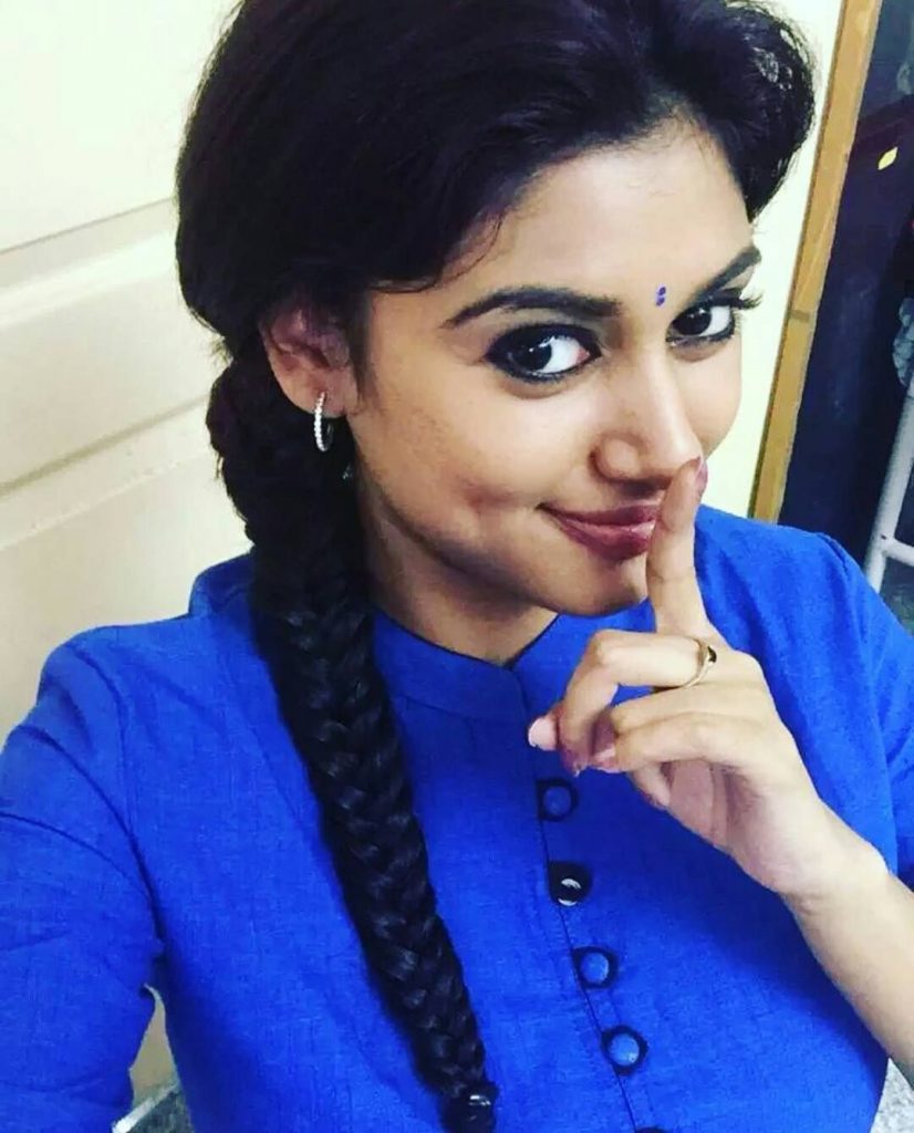 Attractive Look Picture Of Oviya