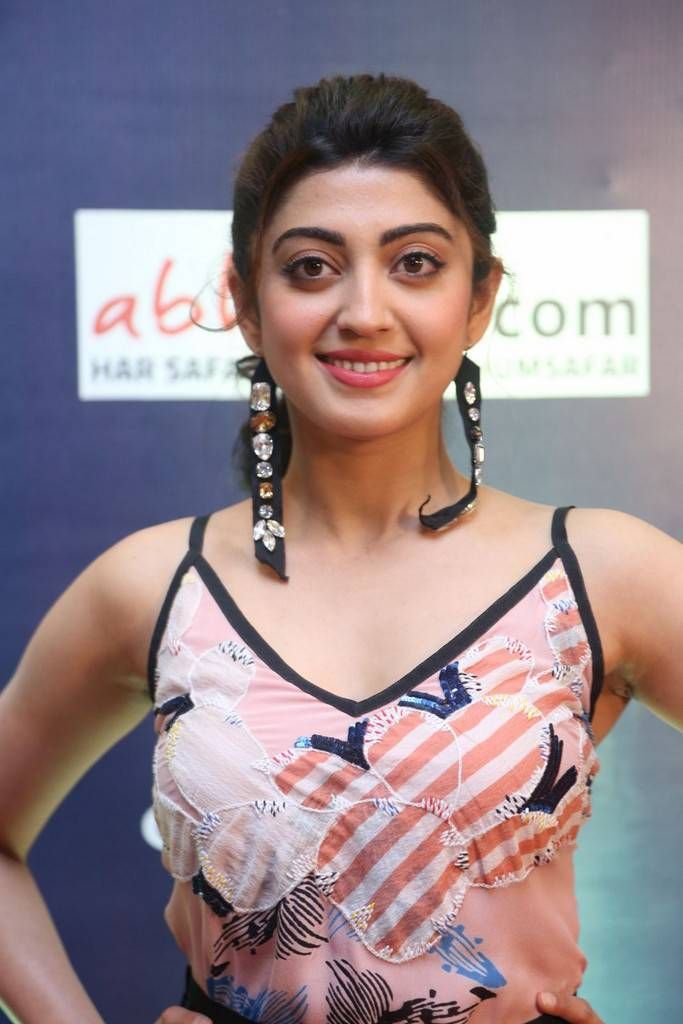 683px x 1024px - Pranitha Subhash Latest Pictures And HD Wallpapers - IndiaWords.com