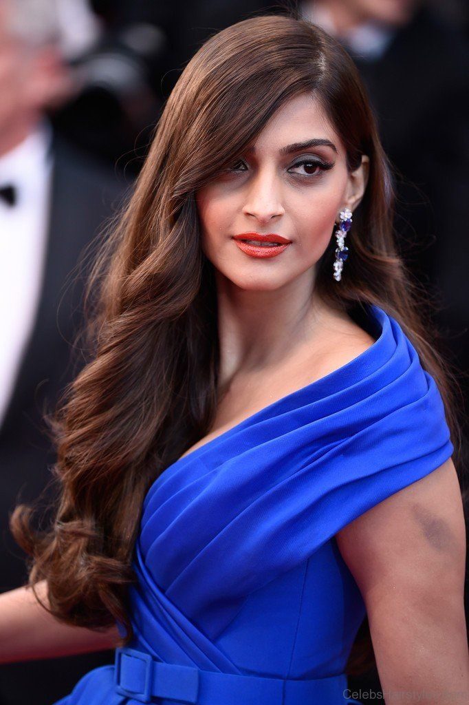 Hot Beauty And Nice Blue Dress Pics Of Sonam Kapoor