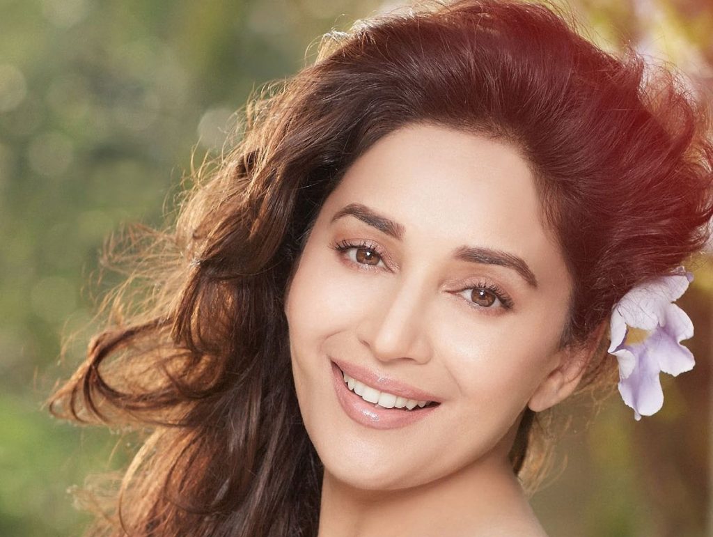 Hot Looking And Smiling Pics Of Madhuri Dixit