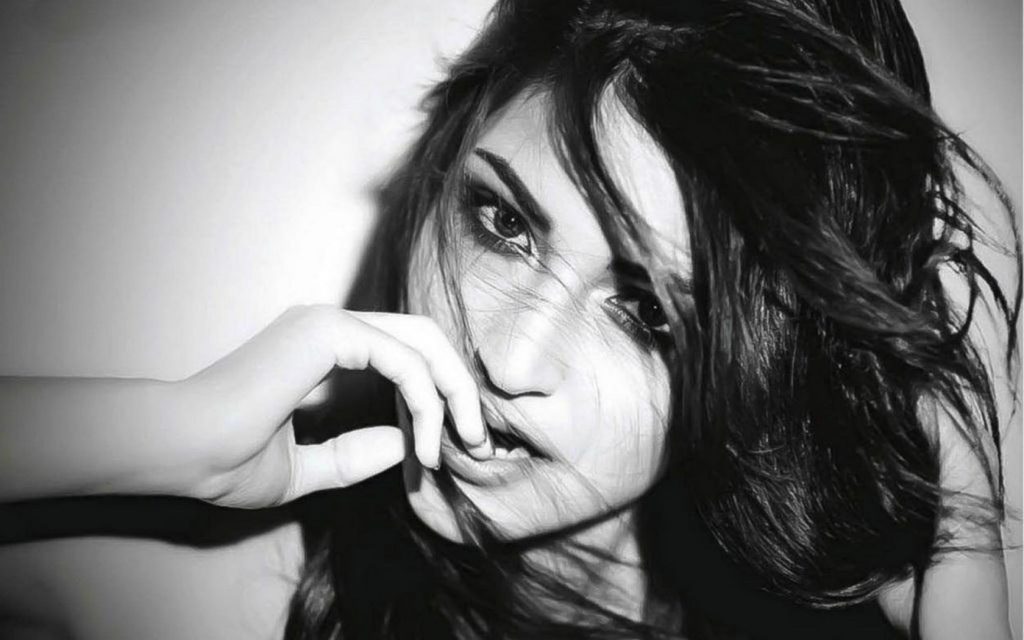 Hot Sexy Black And White Image Of Anushka Sharma