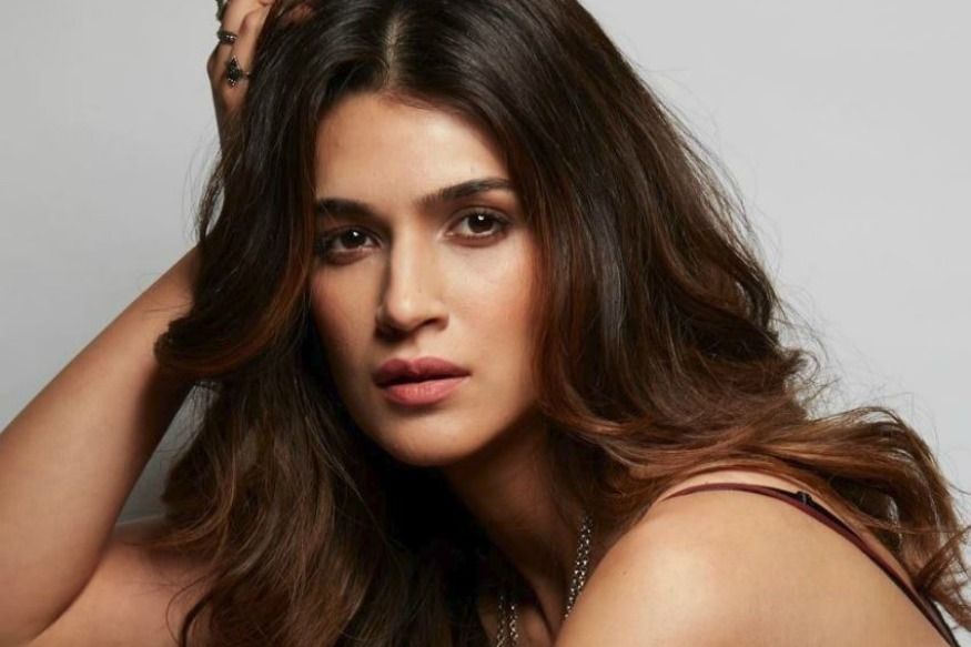 Bollywood Actress Kriti Sanon Latest Hd Images And Wallpaper