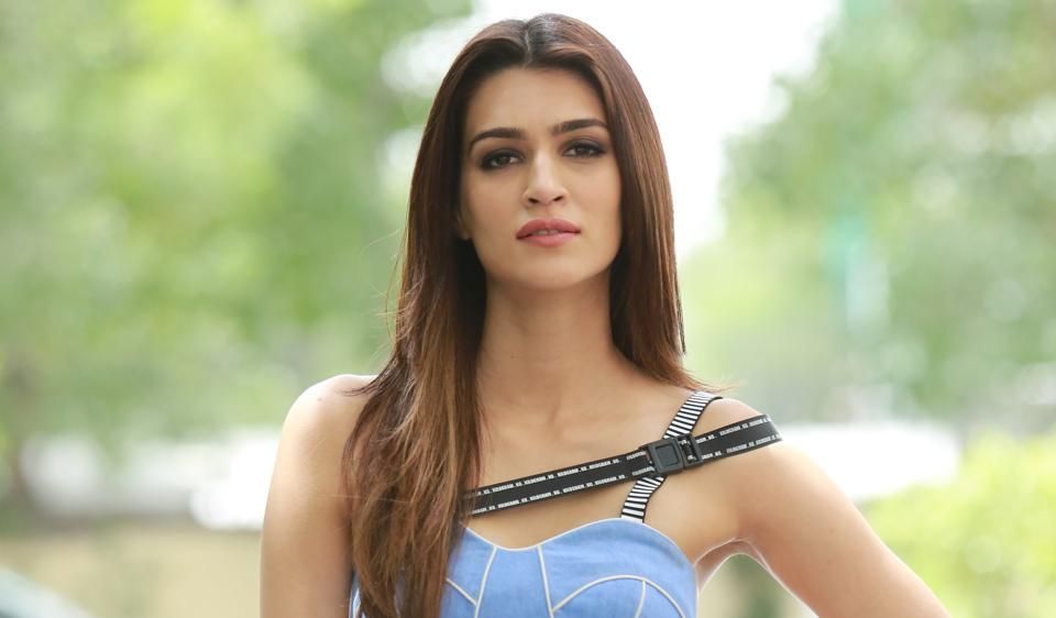 Bollywood Actress Kriti Sanon Latest HD Images And Wallpaper - IndiaWords.com
