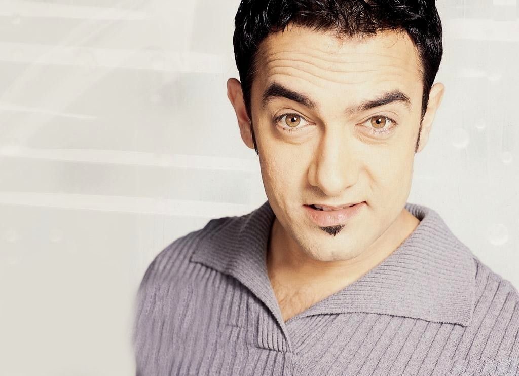Nice Look And Smile Image Of Aamir Khan