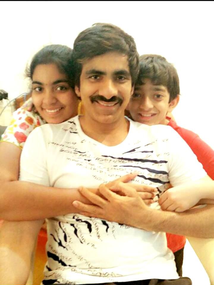 Ravi Teja With His Son Mahadhan And Daughter Pavithra Selfie Image