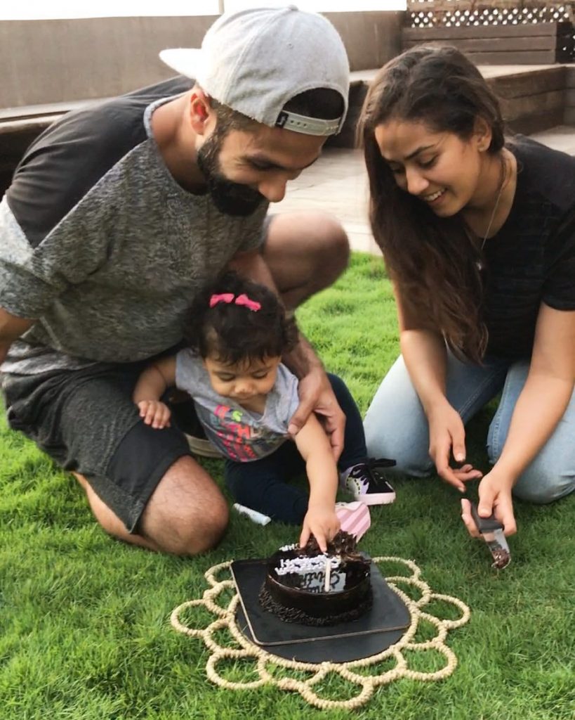 Shahid Kapoor Baby Cutting Birthday Cake