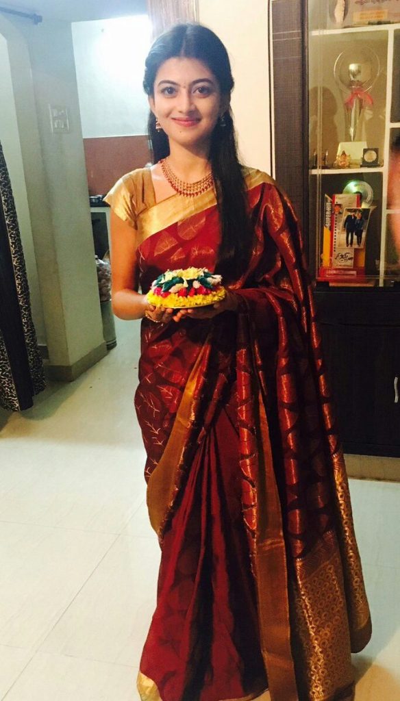 Traditional Look And Saree Image Of Anandhi