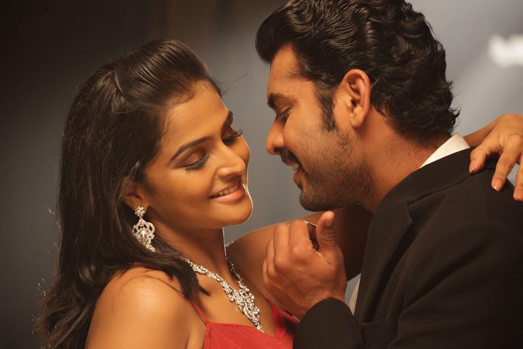 Vimal And Remya Nambeesan Romantic Movie Still