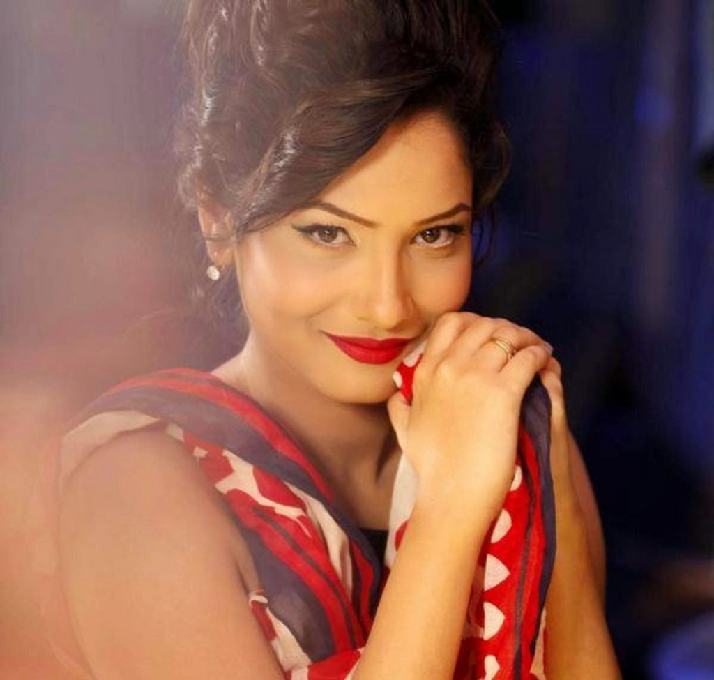 Attractive Look And Smiling Pics Of Ankita Lokhande