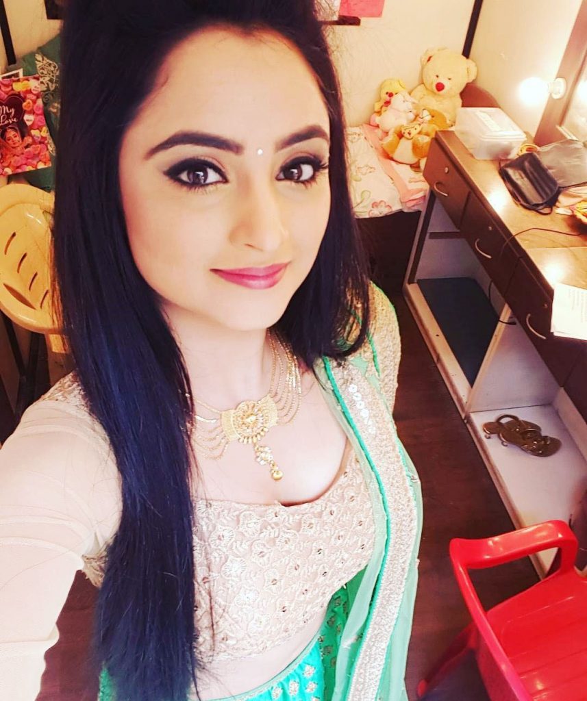 Cute Looking Selfie Image Of Madirakshi Mundle