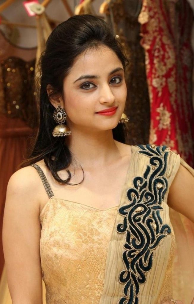 Cute Smile Image Of Madirakshi Mundle