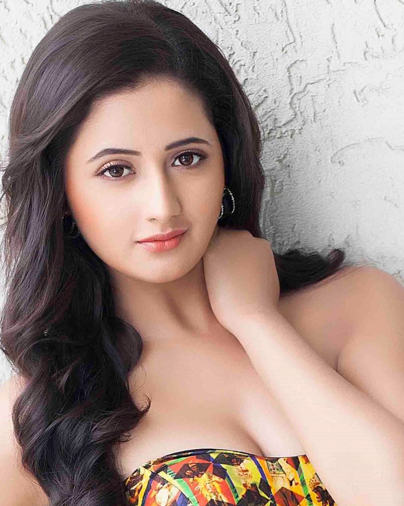 Glamorous Look Pics Of Rashami Desai