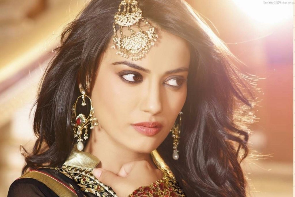 Hot Sexy Look Pics Of Surbhi Jyoti