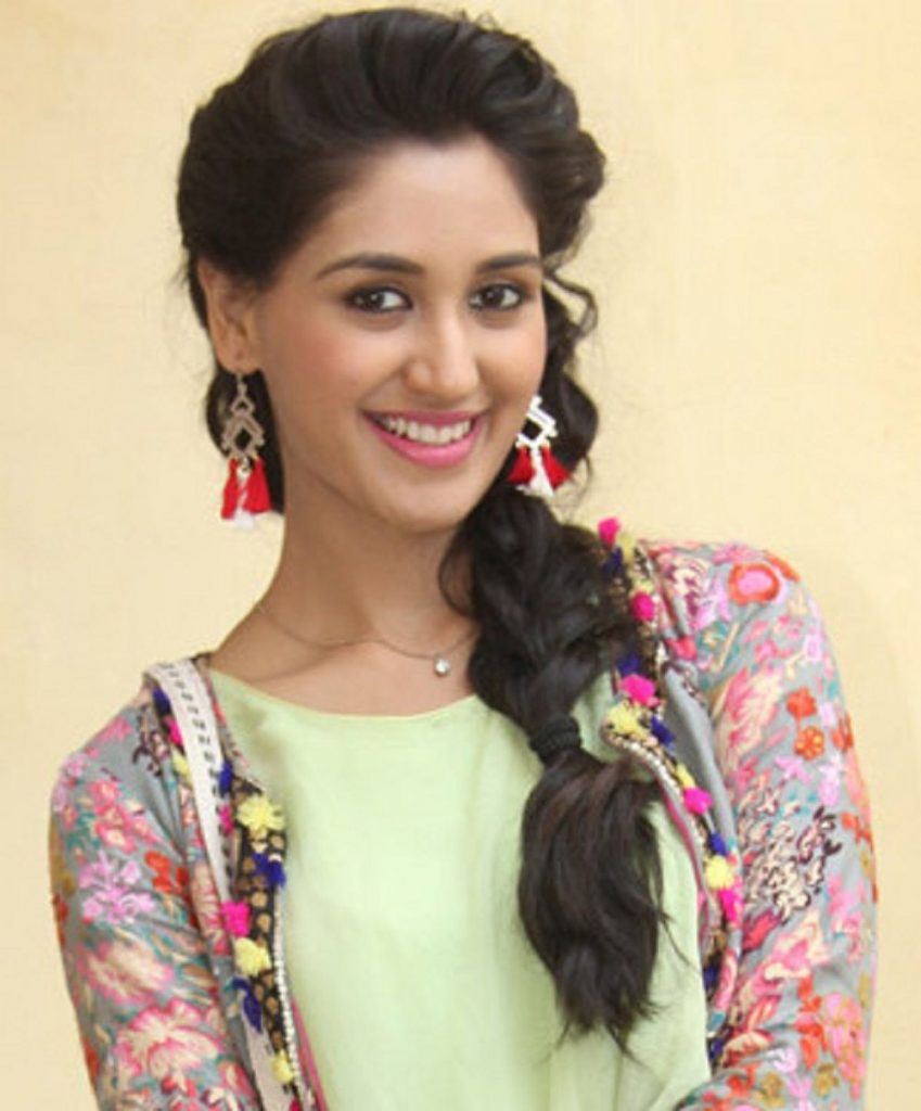 Pretty Look And Smile Pics Of Nikita Dutta