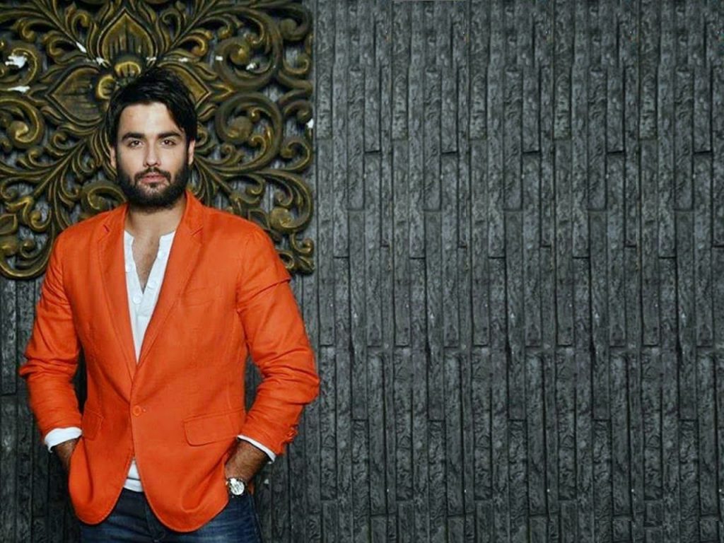 Smart Look And Stylish Image Of Vivian Dsena