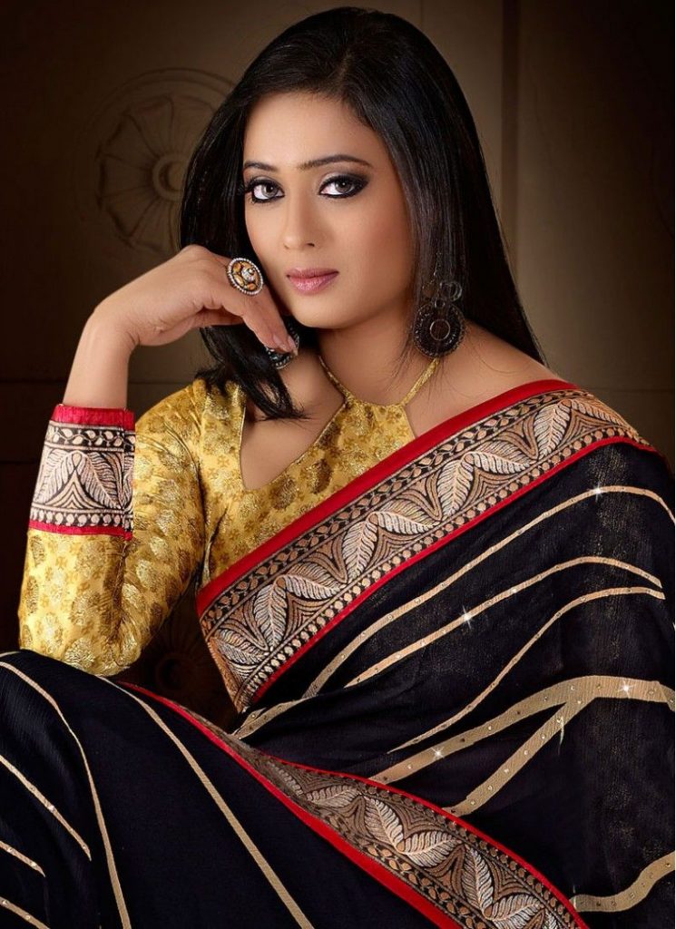 Very Hot Black Saree Pics Of Shweta Tiwari