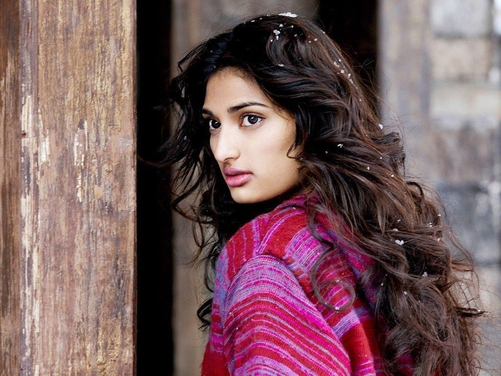 Hot Look Hd Wallpapers Of Athiya Shetty