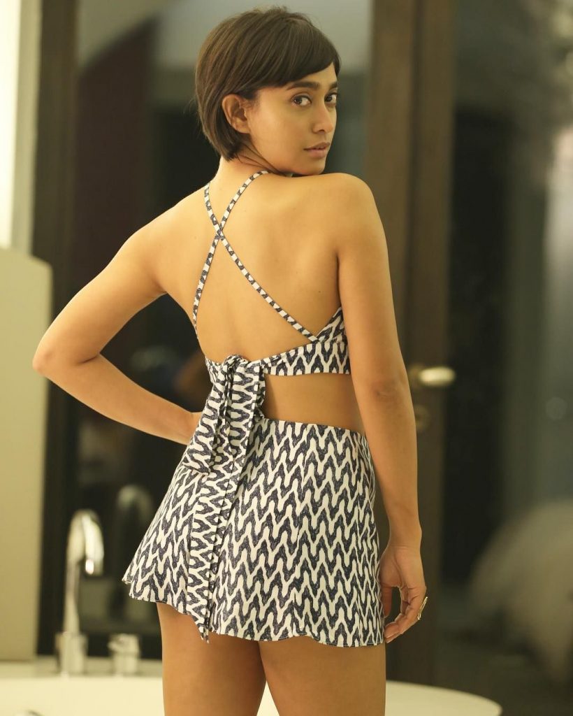 Hot Sexy Back Pose Stills Of Sayani Gupta