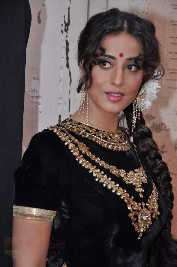 New Style Pics Of Mahie Gill