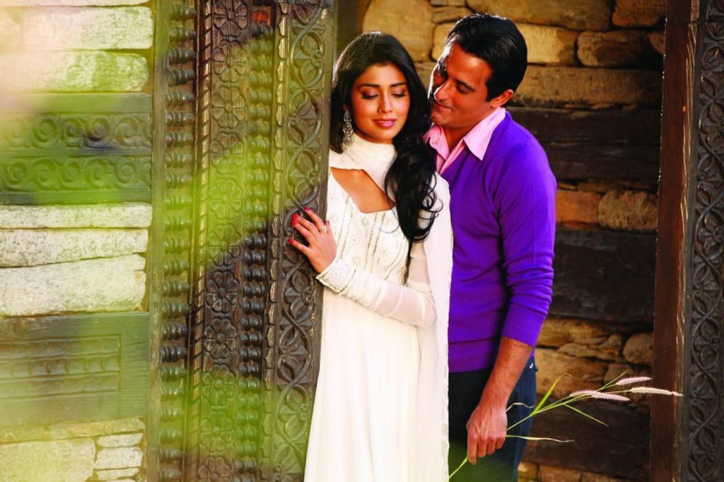 Romantic Movie Stills Of Shriya And Akshaye Khanna