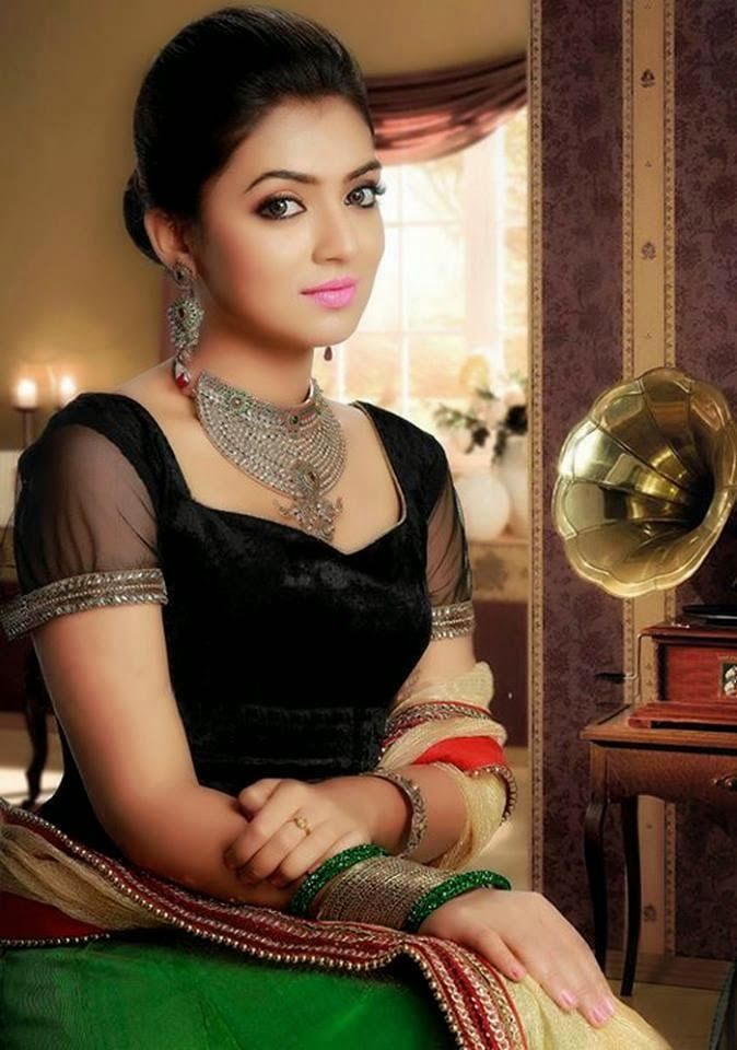 Nazriya Nazim Beautiful Pictures And Hot Wallpapers Collection -  