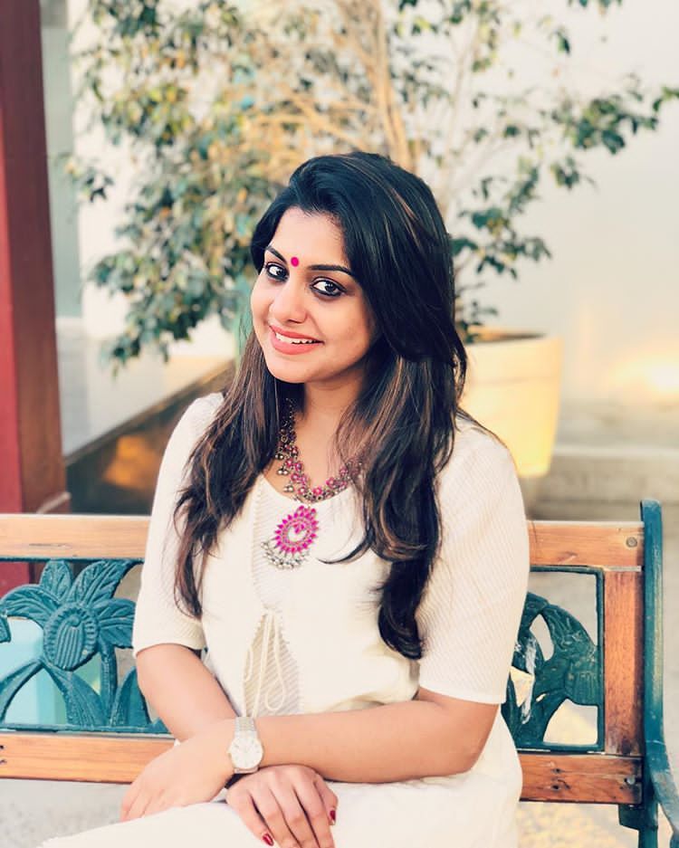Meera Nandan Hot Smiling Pics
