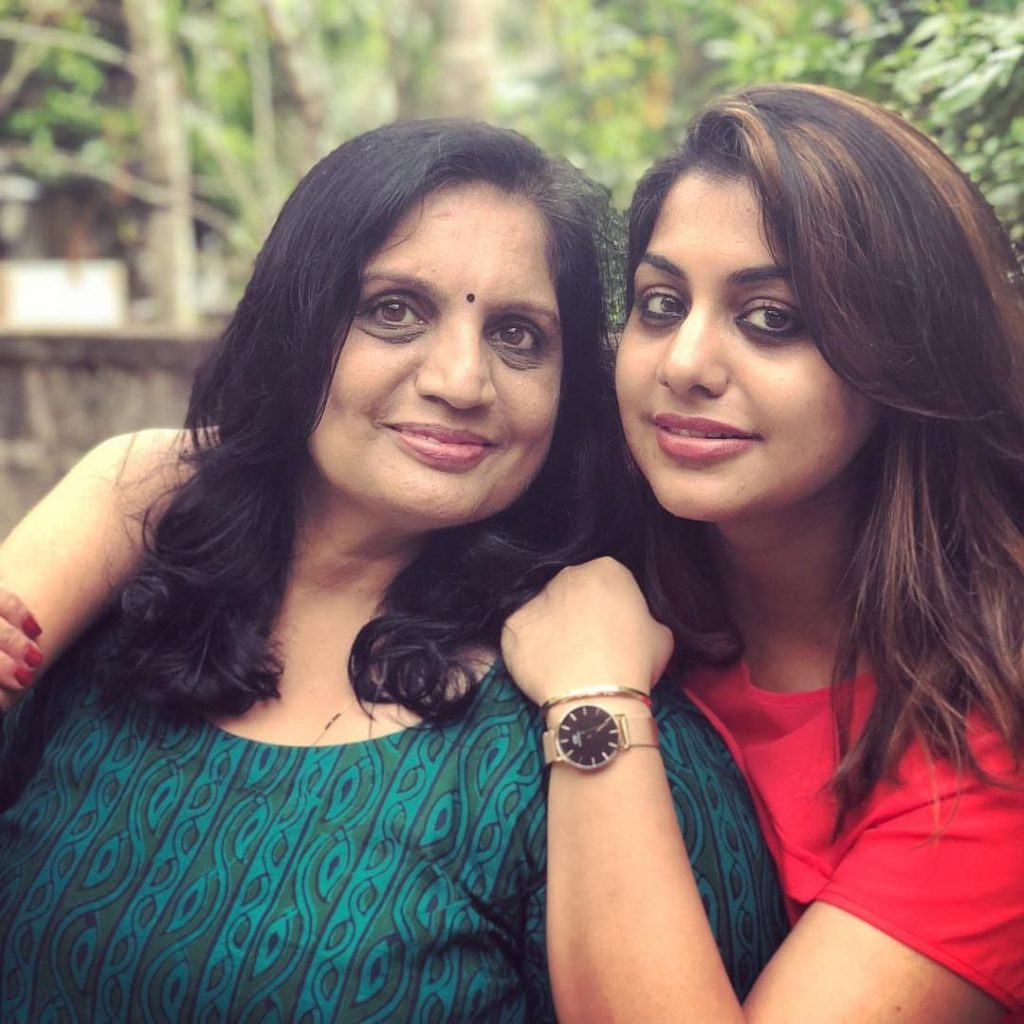 Meera Nandan With Her Mom