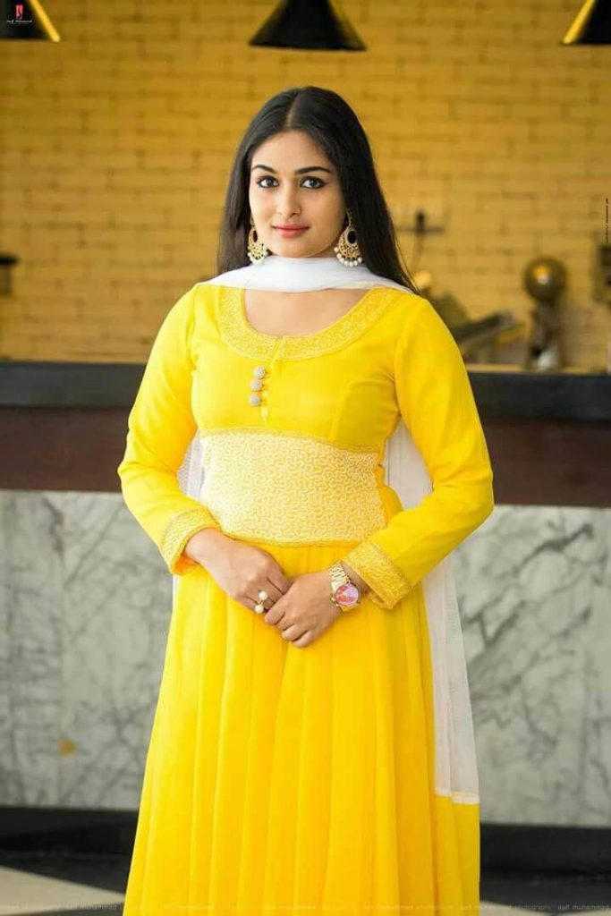 Prayaga Martin Hot In Yellow Dress