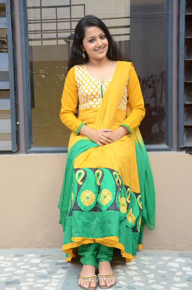 Samskruthy Shenoy Cute In Yellow Dress