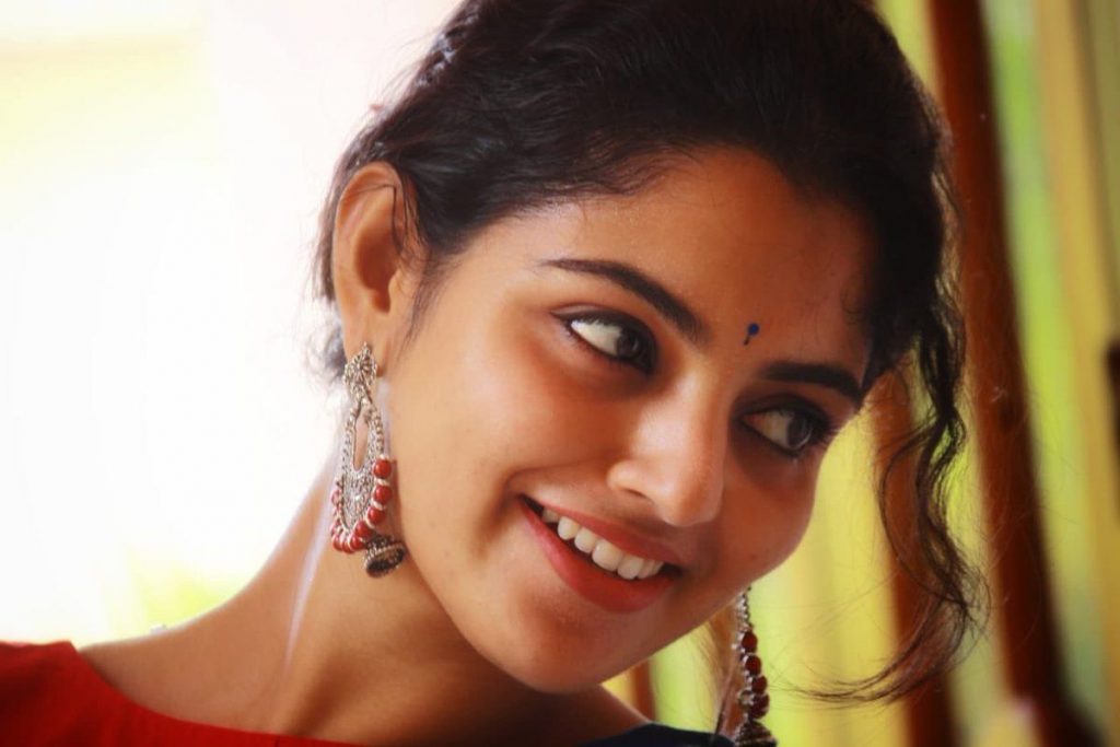 Cute And Gorgeous Look Image Of Nikhila Vimal