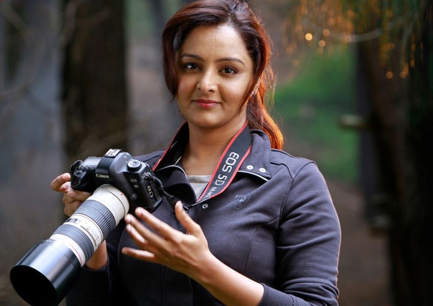 Hot And Stylish Look Pics Of Manju Warrier